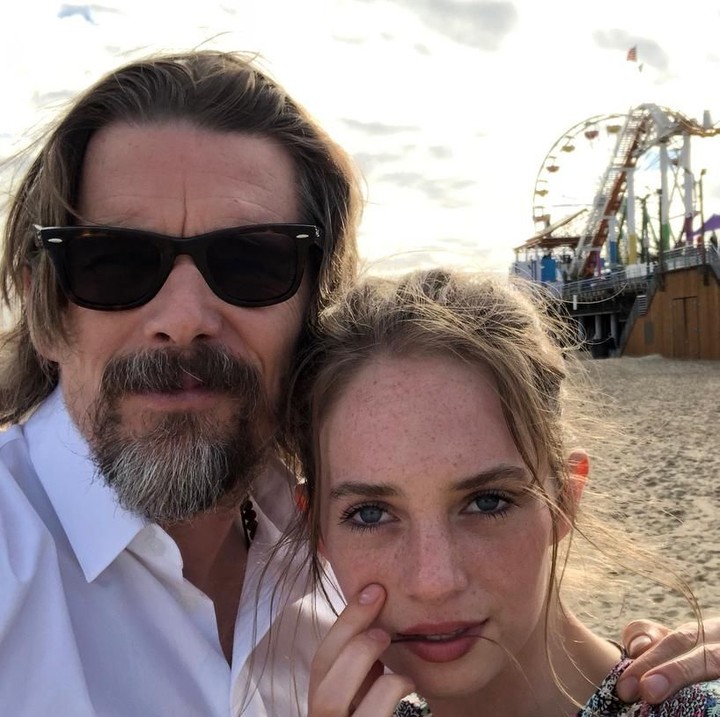 <p>Maya mengidap disleksia yang membuatnya sering berganti sekolah, sebelum akhirnya menempuh pendidikan di Saint Ann's School. (Foto: Instagram @ethanhawke)</p>
