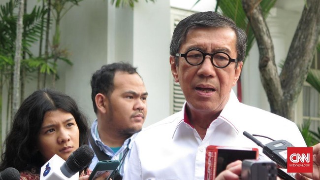 Terima naskah revisi UU KPK, Presiden Jokowi meminta Menkumham Yasonna Laoly untuk mempelajari rancangan perubahan usulan wakil rakyat tersebut.