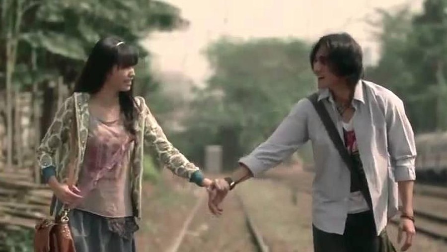 1. MIKA 5 Film Drama Indonesia yang Berakhir Tragis versi Insertlive.