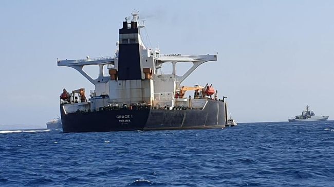 Inggris Sita Kapal Tanker, Iran Bersumpah Membalas Kementerian Luar Negeri Iran sudah memanggil Duta Besar Inggris di Teheran untuk memprotes terhadap penyitaan kapal tanker mereka.