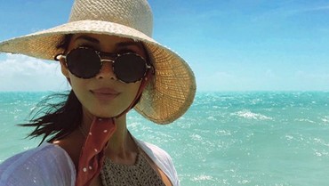 Lawan Kanker, Olivia Munn Coba Tutupi Luka Operasi Angkat Payudara Pakai Riasan