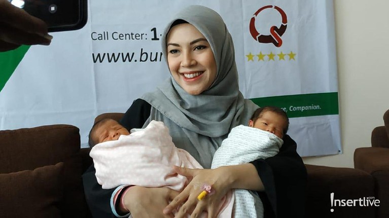 Ratna Galih melahirkan anak kembar pada Jumat (5/7) lalu. Bayi kembar itu berjenis kelamin laki-laki dan perempuan. 