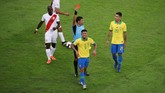 FOTO: Jesus 'Ngamuk' di Final Copa America 2019 Striker Gabriel Jesus bintang timnas Brasil di final Copa America 2019 mengamuk usai dikartu merah saat Brasil menang 3-1 atas Peru di Stadion Maracana.