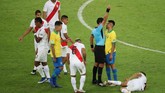 FOTO: Jesus 'Ngamuk' di Final Copa America 2019 Striker Gabriel Jesus bintang timnas Brasil di final Copa America 2019 mengamuk usai dikartu merah saat Brasil menang 3-1 atas Peru di Stadion Maracana.