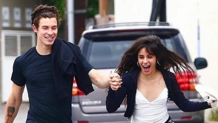 Kalah Camila Cabello Shawn Mendes Batal Lepas Baju di 