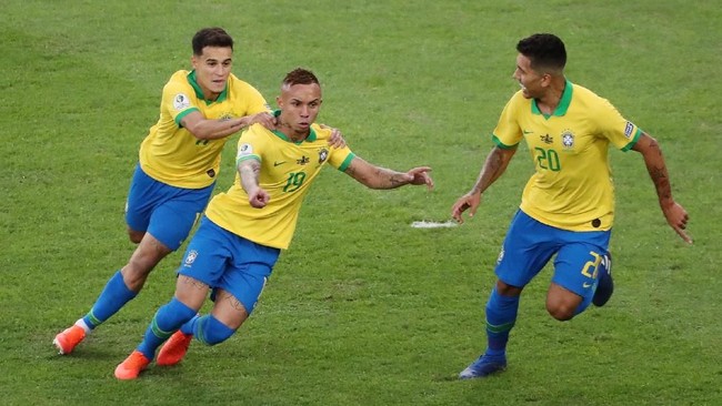 Timnas Brasil unggul 2-1 atas Peru di babak pertama final Copa America di Stadion Maracana, Senin (8/7) dini hari WIB.