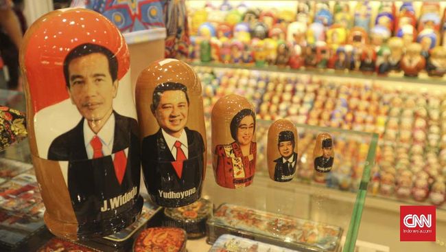 Di Rusia ada matryoshka dengan karakter presiden Indonesia, mulai dari Soekarno sampai Jokowi.