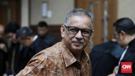 Sofyan Basir Awali Sidang Vonis dengan Senyuman