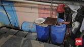 FOTO: Kemarau di Pesisir Jakarta Warga di pesisir Jakarta Utara kesulitan mendapat air bersih sejak Ibu Kota tak diguyur hujan. Pengeluaran warga untuk air bersih melonjak 5 kali lipat.