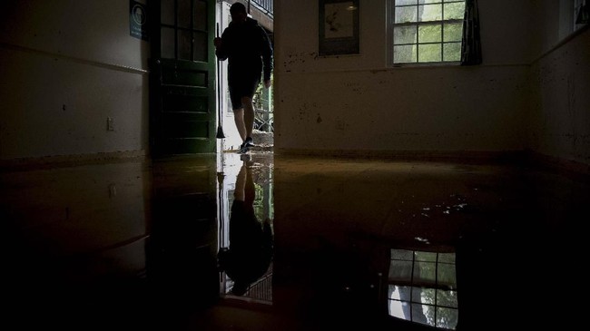 FOTO : Banjir Bandang Terjang Washington hingga Gedung Putih