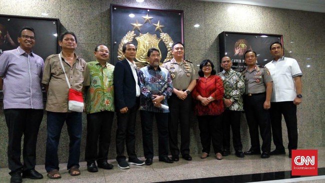 Kadiv Humas Polri menyatakan Kapolri masih mempelajari hasil temuan tim gabungan kasus novel dan akan menggelar konferensi pers pekan depan.