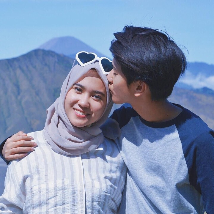 <p>Dengan usia terpaut empat tahun, Iqbaal dan Teh Ody memiliki hubungan yang sangat dekat. (Foto: Instagram @obbyys)</p>