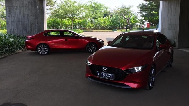 Sekarang pihak kepolisian bisa memilih varian bodi hatchback atau sedan, sebab Mazda Indonesia kini menawarkan keduanya di dalam negeri.