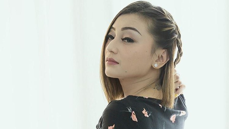Video penggerebekan tersebar viral, Chagii Amelia memamerkan foto pernikahan.