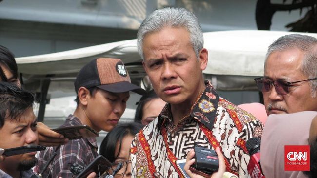 Menurut Gubernur Jateng Ganjar Pranowo, pemerintah maupun masyarakat harus memprioritaskan sektor kesehatan di tengah krisis RS dan meningkatnya kasus Covid-19.