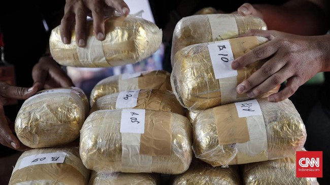Penggagalan peredaran 288 kilogram sabu di Tangerang Selatan, sempat diwarnai baku tembak yang berujung tiga kurir sabu tewas diterjang timah panas.