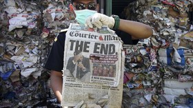 FOTO : Tumpukan Sampah Australia di Surabaya