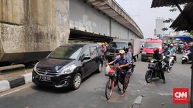 Misteri Pelemparan Plastik Isi Tinja di Flyover Roxy