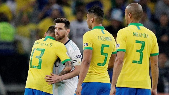 Bek Dani Alves menganggap bintang timnas Argentina Lionel Messi tidak menghormati timnas Brasil terkait komentar kontroversialnya soal Copa America 2019.