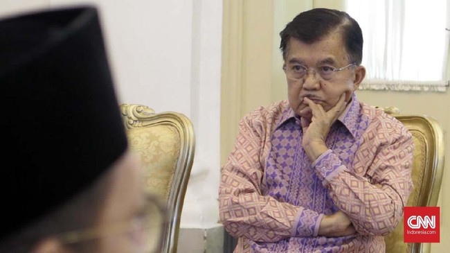 Wakil Presiden Jusuf Kalla meminta CPNS tak bergantung pemerintah pusat jika ditempatkan di daerah sebab pemda saat ini sudah menentukan kebijakan sendiri.