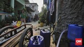 FOTO: Kemarau di Pesisir Jakarta Warga di pesisir Jakarta Utara kesulitan mendapat air bersih sejak Ibu Kota tak diguyur hujan. Pengeluaran warga untuk air bersih melonjak 5 kali lipat.