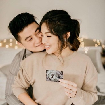 Bahagianya Chef Arnold Dikaruniai Anak Pertama