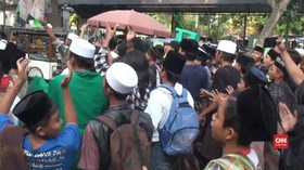 VIDEO: Massa Ramaikan Sidang Putusan Kasus Bahar Smith