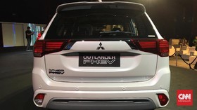 Harga Miliaran Mitsubishi Outlander PHEV Berlaku Sementara