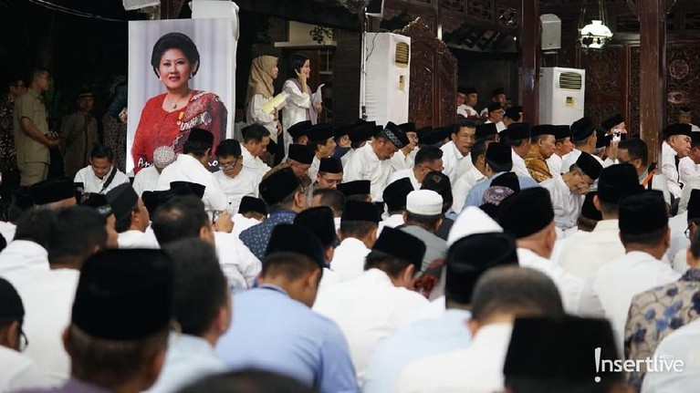 Delapan potret suasana doa bersama 40 hari usai kepergian Ani Yudhoyono.