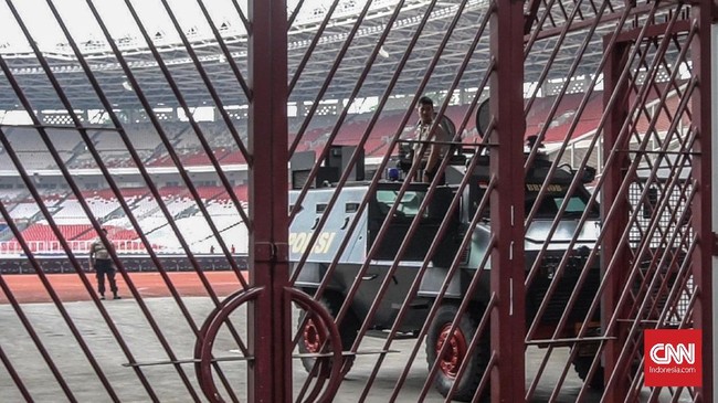 Dua pemain asing baru Persib Bandung antusias naik kendaraan taktis barracuda jelang pertandingan melawan Persija Jakarta di Liga 1 2019.