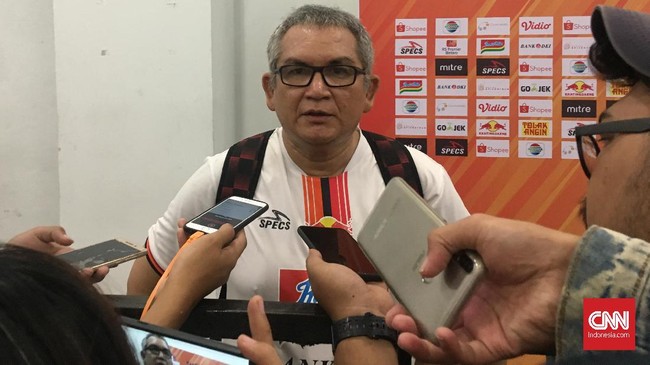 Ferry Indrasjarief sempat mengundang Ketua Viking Persib Club, Heru Joko, datang ke Jakarta guna menyaksikan pertandingan Persija melawan Persib di SUGBK.