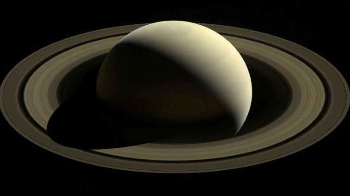 Saturnus dan Bulan Malam Ini 'Dempet', Terlihat Jelas di Langit RI