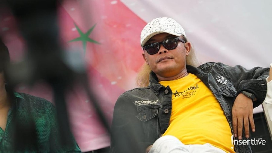 Soal kesendirian Sule pasca bercerai dengan sang istri.
