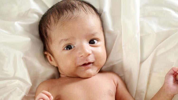 Untuk merawat bayi yang baru lahir, ternyata dibutuhkan penanganan khusus lho Bun, jangan sampai kita salah sehingga bisa berakibat fatal.