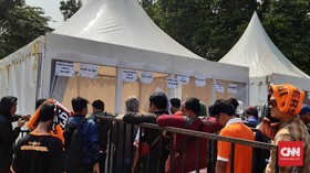Ratusan Jakmania Antre Tukar Tiket, Polisi Berjaga-jaga