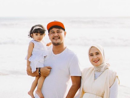 7 Bunda Seleb yang Mengalami Jarak Kehamilan Terlalu Dekat
