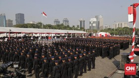 Presiden Jokowi Pimpin Upacara HUT Bhayangkara di Monas