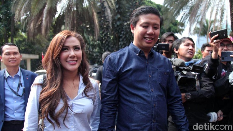 Rey Utami dan suaminya, Pablo Benua ditahan atas kasus konten asusila. Yuk, pahami psikologis anak saat orang tuanya terjerat kasus hukum.