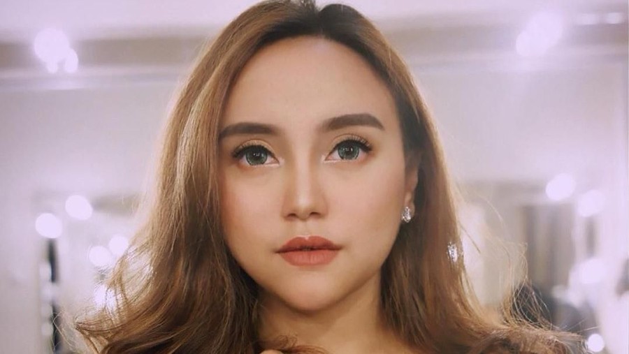 Usai Pindah Agama, Salmafina Sunan Tinggalkan Rumah Orangtua Kabarnya, hubungan Salmafina dengan kedua orangtuanya menjadi renggang.