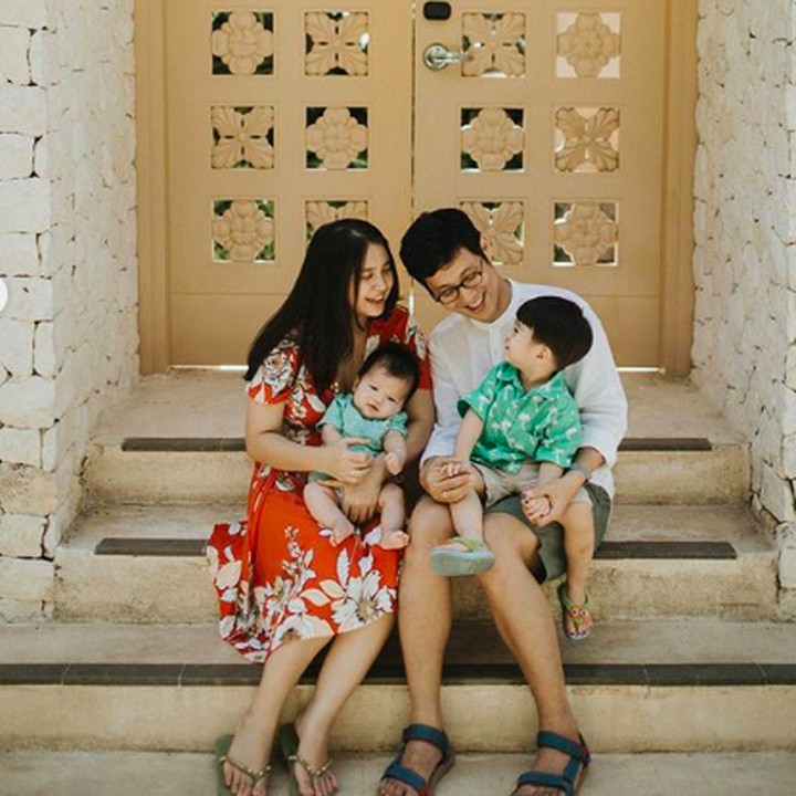 <p>Putri Titian sempat mengejutkan publik saat diketahui hamil anak kedua. Tapi Tian dan Junior Liem mengaku memang sengaja merencanakan jarak kelahiran anak yang enggak terlalu jauh. </p>