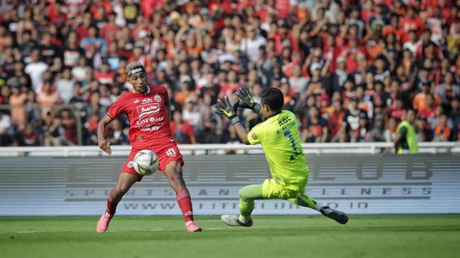 Deden Natshir Tak Boleh Menapakkan Kaki Enam Minggu Kiper Persib Deden Natshir tidak diperbolehkan menapakkan kaki selama enam minggu selama masa pemulihan cedera patah tulang kering.