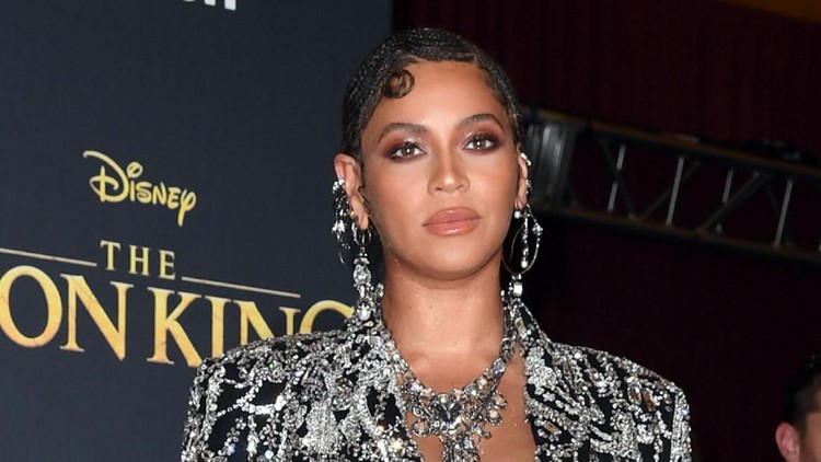 HOLLYWOOD, CALIFORNIA - JULY 09: BeyoncÃ© attends the premiere of Disney's 
