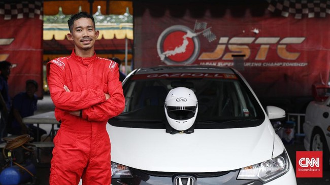 Sebuah kecelakaan di Sentul mengubah takdir M. Fadli Imammuddin dan kini dengan kaki palsu mantan pebalap motor itu mampu menaklukkan dunia lewat balap sepeda.