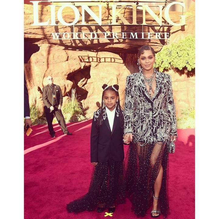 Baru-baru ini Blue Ivy menemani sang ibu di premiere film The Lion King, Bun. Gimana penampilan ibu dan anak ini, keren kan? (Foto: Instagram @beyonce)