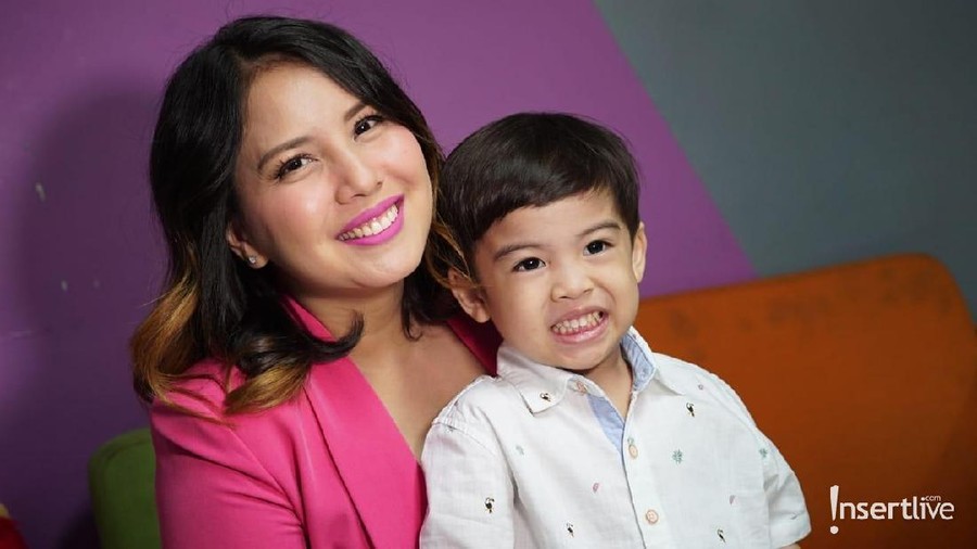 Tak liburan ke luar negeri, Tya Ariestya pilih staycation di Jakarta.