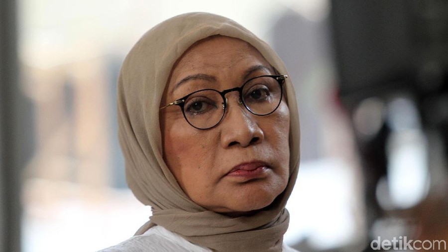 Ratna Sarumpaet divonis 2 tahun penjara oleh hakim Pengadilan Negeri Jakarta Selatan. Begini ekspresi Ratna saat mendengarkan pembacaan vonis oleh hakim.