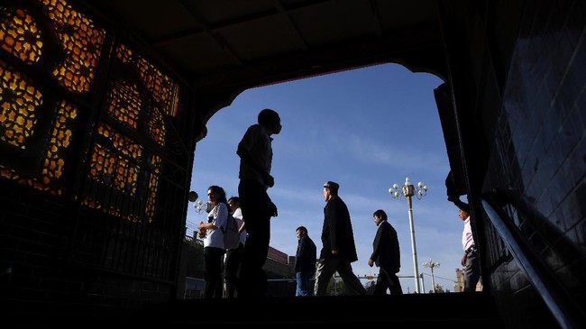China disebut berupaya membujuk organisasi Islam seperti Muhammadiyah, Nahdlatul Ulama, agar tak lagi mengkritik dugaan persekusi etnis minoritas Muslim Uighur.