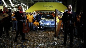 Salam Perpisahan Karyawan dengan Volkswagen Beetle