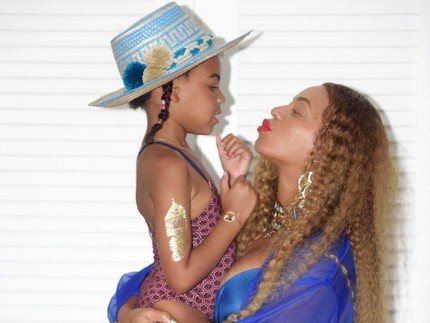 7 Gaya Modis nan Kompak Beyonce dan Putrinya, Blue Ivy Carter
