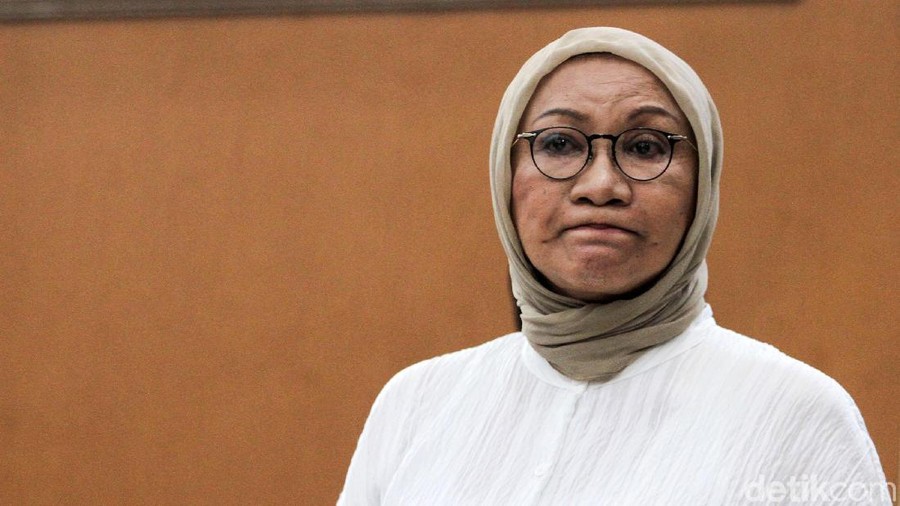 Ratna Sarumpaet divonis 2 tahun penjara oleh hakim Pengadilan Negeri Jakarta Selatan. Begini ekspresi Ratna saat mendengarkan pembacaan vonis oleh hakim.